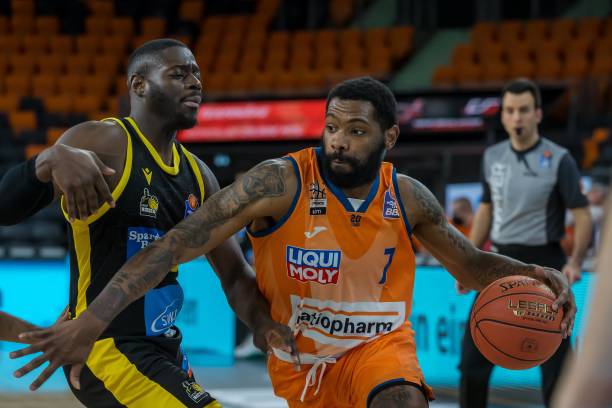 孔蒂与因扎 孔蒂与因扎